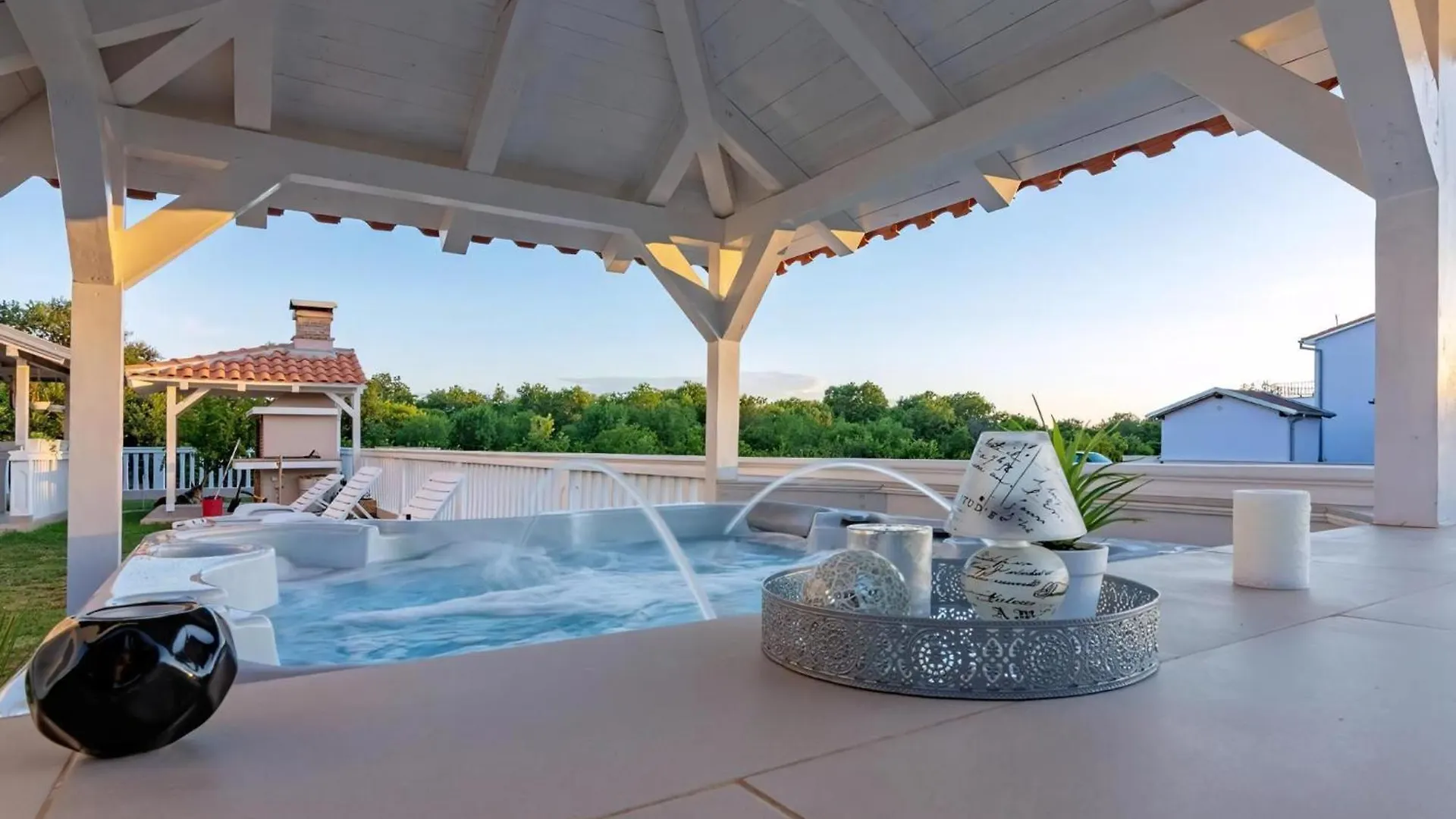 Ferienwohnung Mit Jacuzzi In Villa Mit Parkplatz Ližnjan 0*,  Kroatien