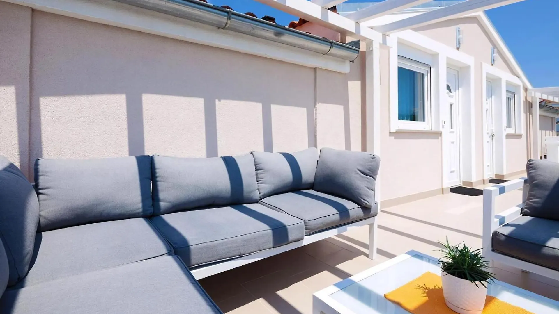 Ferienwohnung Mit Jacuzzi In Villa Mit Parkplatz Ližnjan Apartment