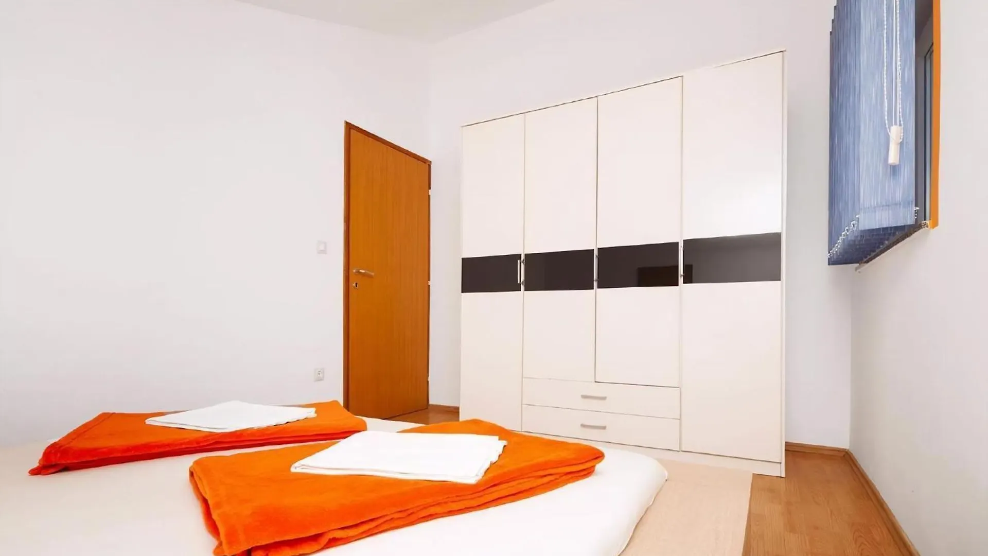 Apartment Ferienwohnung Mit Jacuzzi In Villa Mit Parkplatz Ližnjan