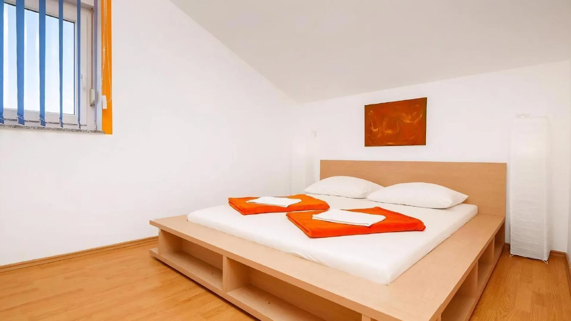 Ferienwohnung Mit Jacuzzi In Villa Mit Parkplatz Ližnjan 0*,  Kroatien