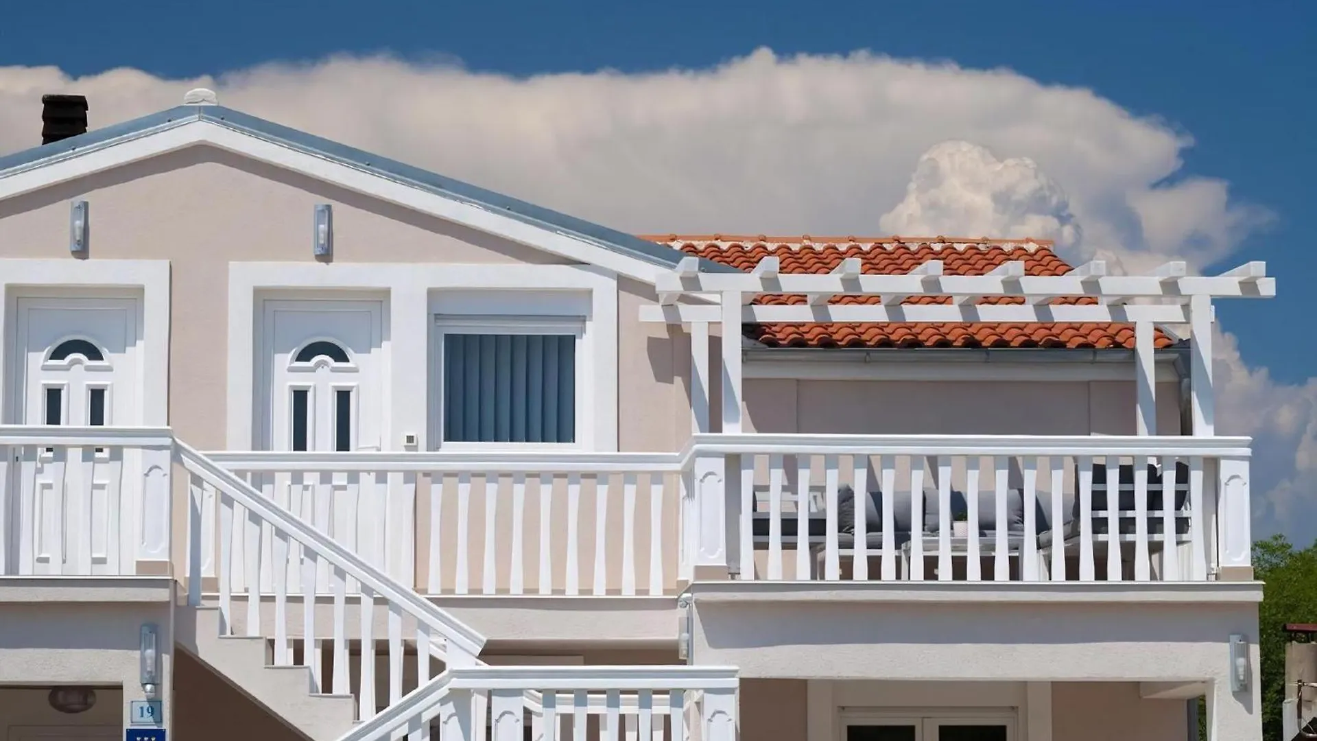 Ferienwohnung Mit Jacuzzi In Villa Mit Parkplatz Ližnjan Apartment