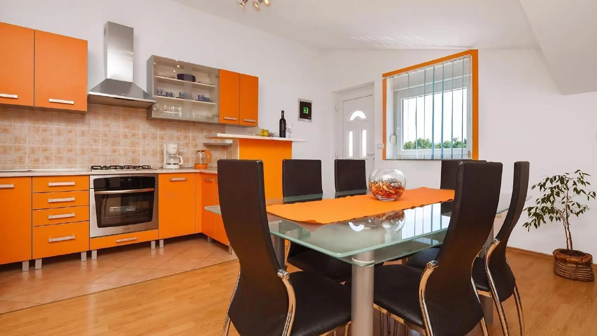 Apartment Ferienwohnung Mit Jacuzzi In Villa Mit Parkplatz Ližnjan