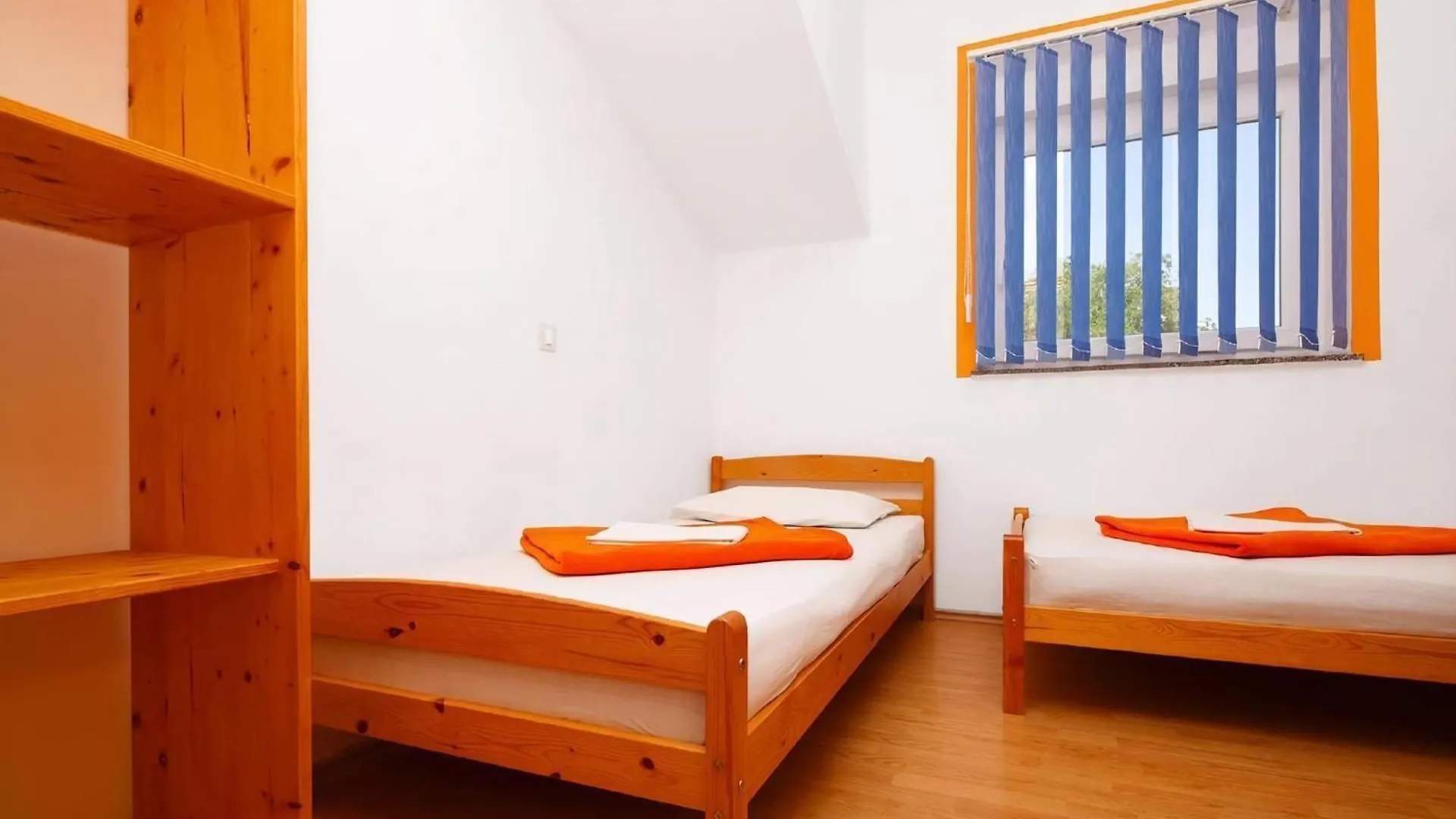 Ferienwohnung Mit Jacuzzi In Villa Mit Parkplatz Ližnjan