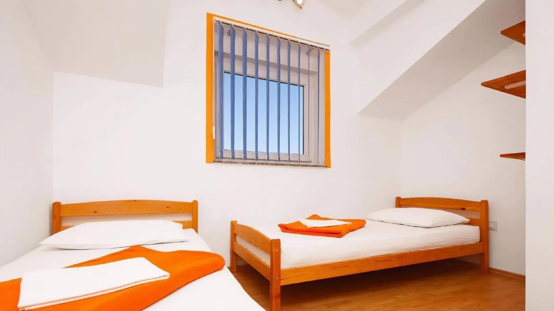 Apartment Ferienwohnung Mit Jacuzzi In Villa Mit Parkplatz Ližnjan